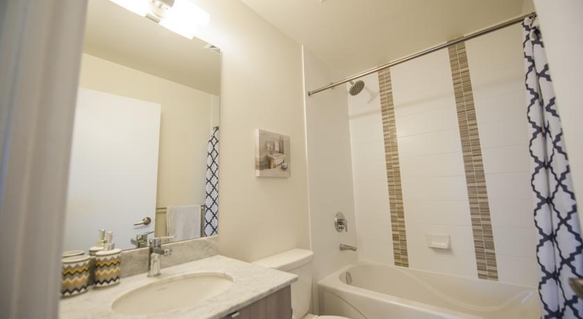 Accurate Plus Furnished Apartment- Brickstone Mews Mississauga Ruang foto